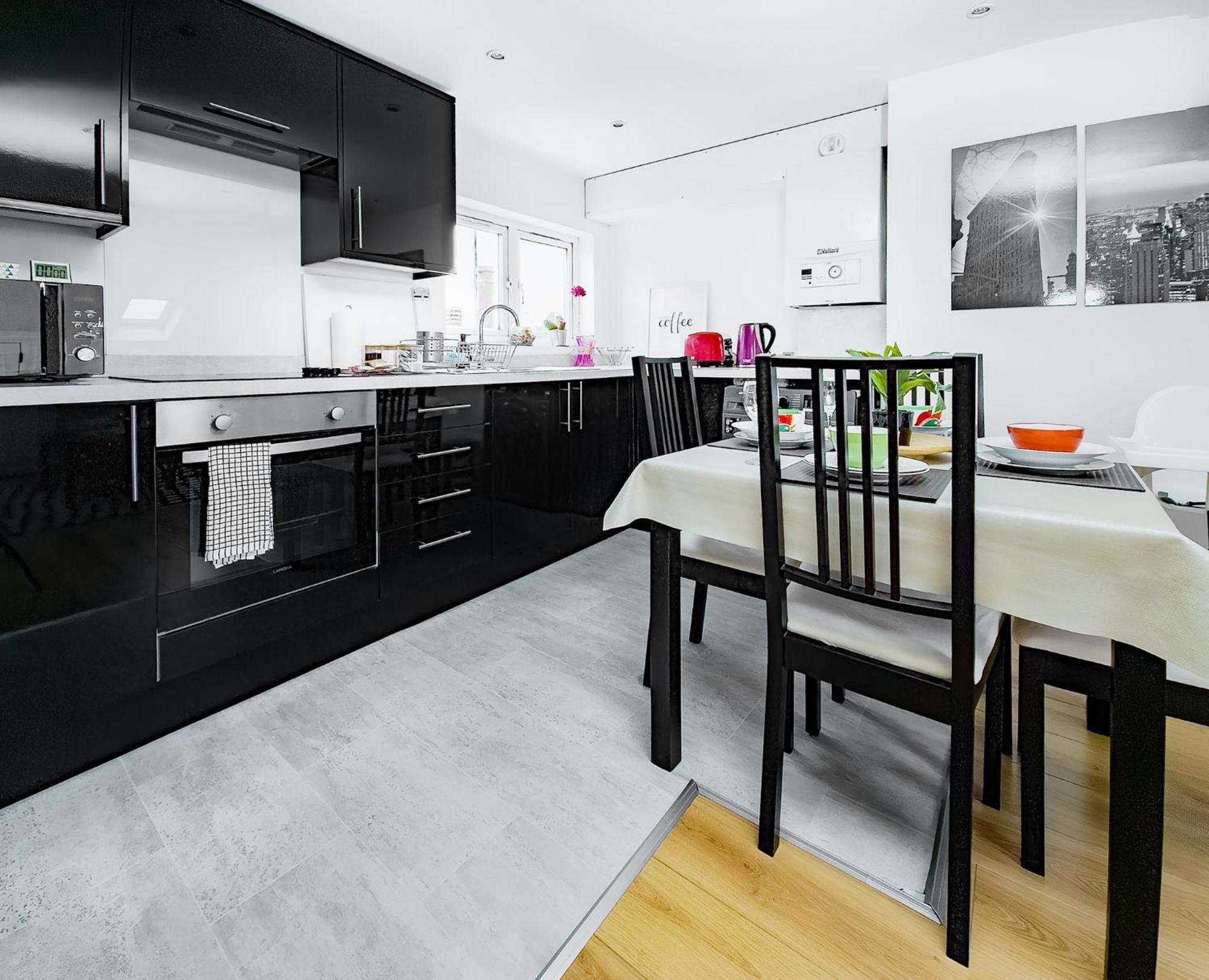 Charming London Home, Opp Arnos Grove Underground Station, Parking New Southgate Exterior foto