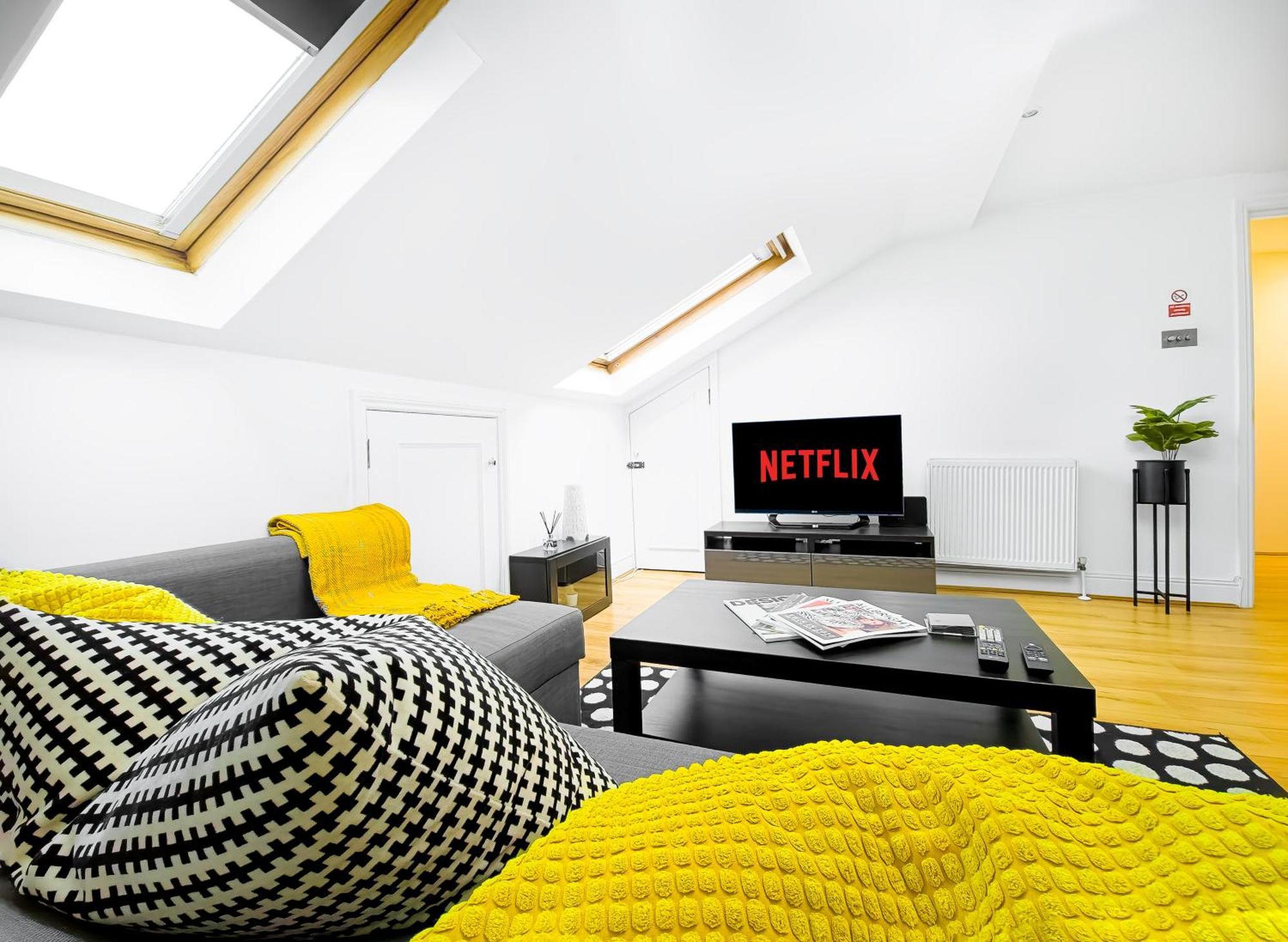 Charming London Home, Opp Arnos Grove Underground Station, Parking New Southgate Exterior foto